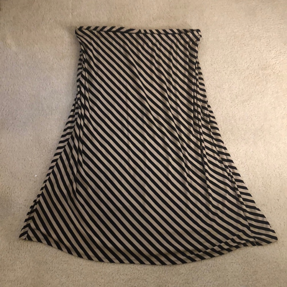 Striped skirt. Beige and black